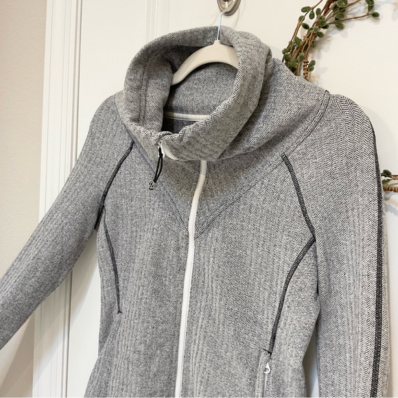 lululemon Be Present Jacket Heathered Herringbone Size 8, EUC - Picture 8 of 9